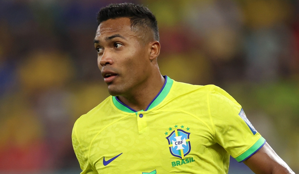 Brazil’s Alex Sandro Could Miss Quarter-Final Against Croatia